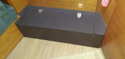 New locker/step in the forward cabin